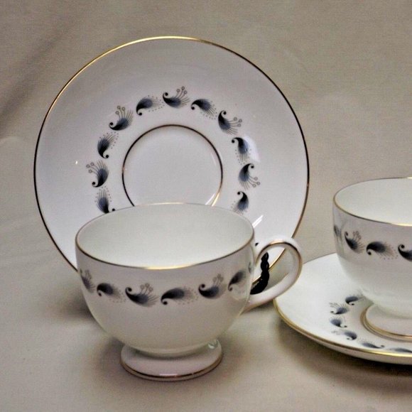 Wedgwood Bone China England Set of 2 Stardust Footed Tea Cups and Saucers. R4292 - Picture 4 of 16